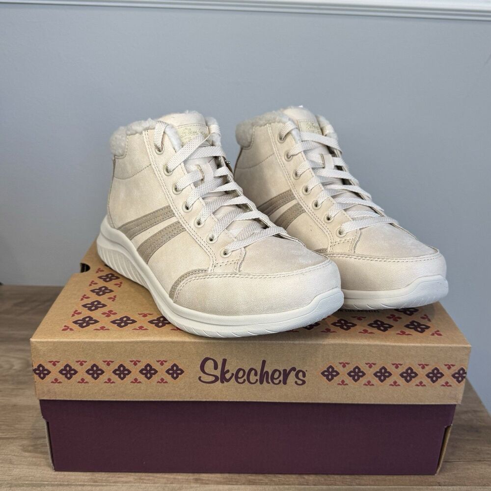 Skechers Boots Size 8 Beige Wide Fit Women’s Everyday Crush Faux Fur Lace-up